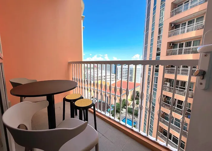 Free Welcome Breakfast, Bgc 1br, 300mbps Fiber, Steps To Mitsukoshi & Uptown, 16k *